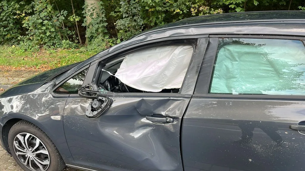 Schwerer Unfall auf der B73: Pkw kollidiert mit freilaufendem Pferd