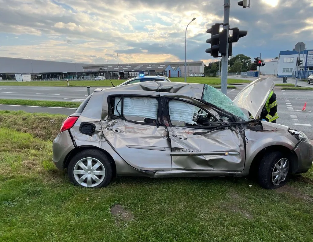 Unfall auf der Boschstraße: 18-Jähriger bei Zusammenstoß mit Lkw verletzt