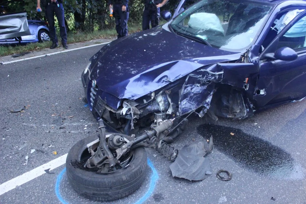Fahrer schläft am Steuer ein: Schwerer Unfall in Odenthal