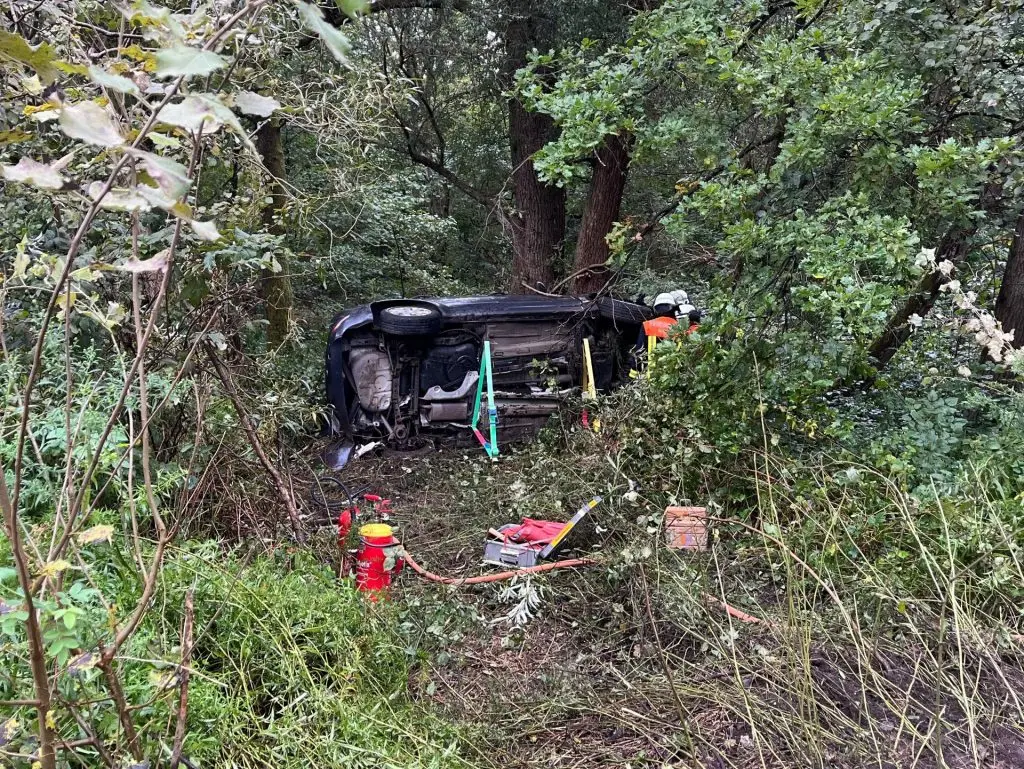 Schwerer Unfall in Rösrath: Pkw überschlägt sich mehrfach