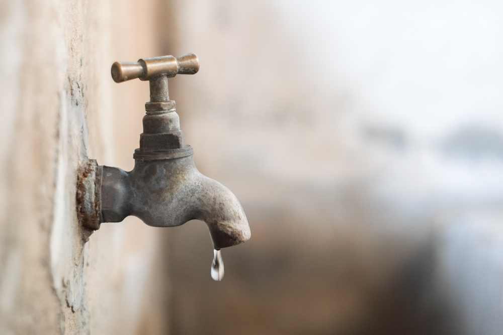 Verzweiflung in Gaza: Menschen betteln um Wasser und Essen