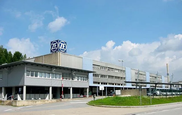 Autozulieferer vor radikalem Umbruch: ZF Friedrichshafen streicht 14.000 Stellen