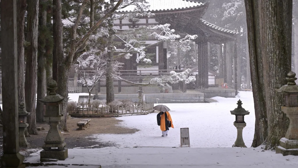 Chinesisches Schneedorf täuscht Touristen mit künstlichem Schnee