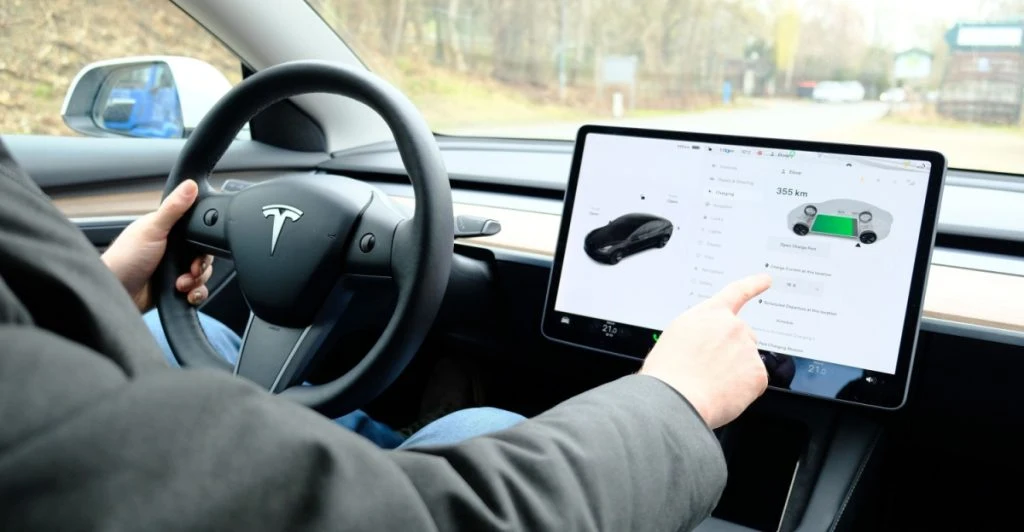 10 „smarte“ Dinge, die E-Autos tun – die dich aber nerven können