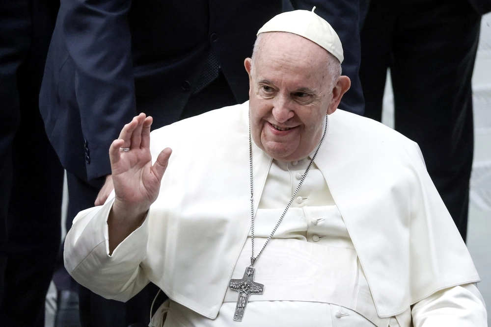 Papst erstmals seit Lungenentzündungs-Hospitalisierung gesehen