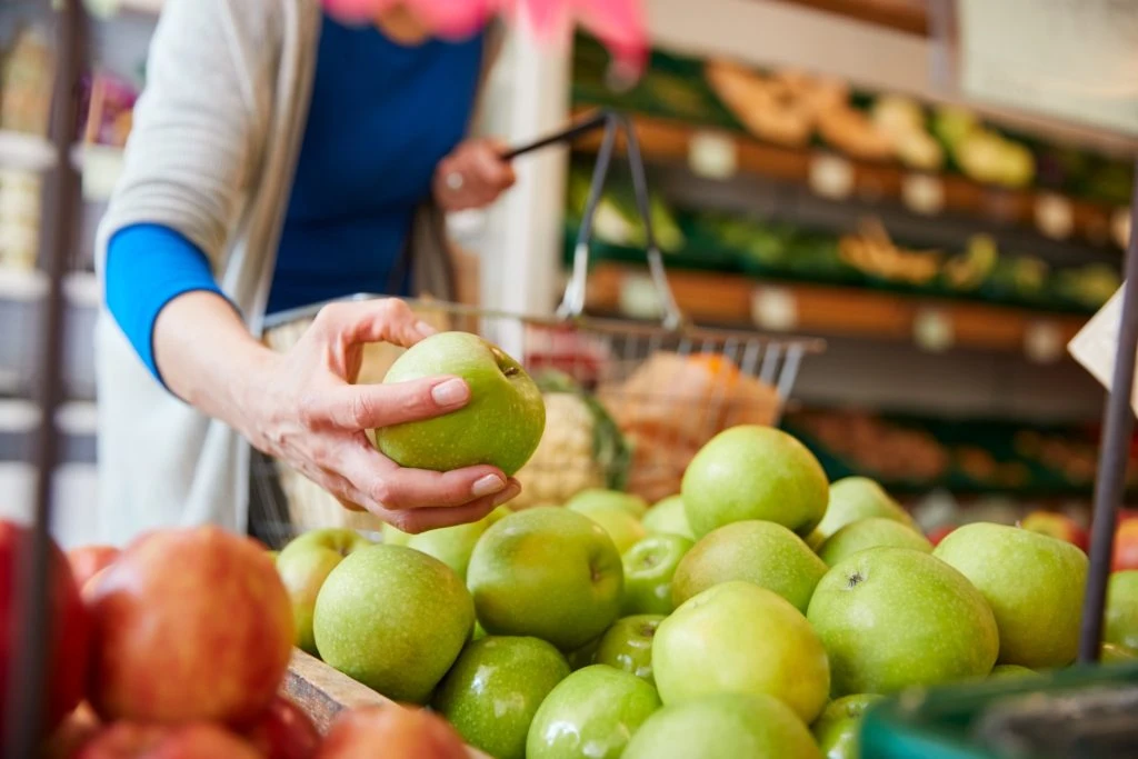 So bleiben Äpfel wochenlang frisch – ein einfacher Trick mit Küchenpapier