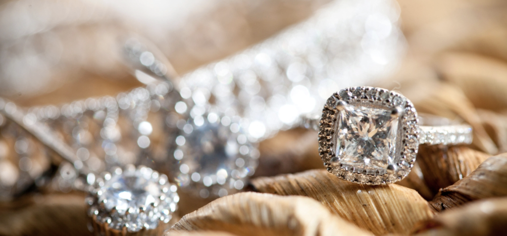 Legen Sie Ihren Schmuck in diese Mischung und lassen Sie ihn wieder glänzen